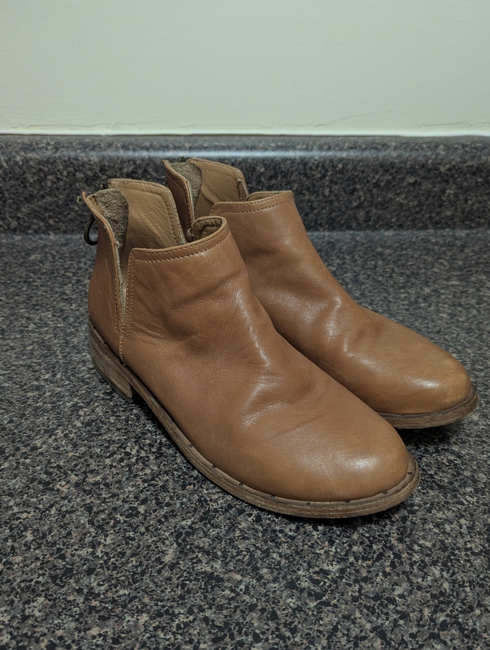 EUC Falcon Leather Ankle Bootie In Cognac